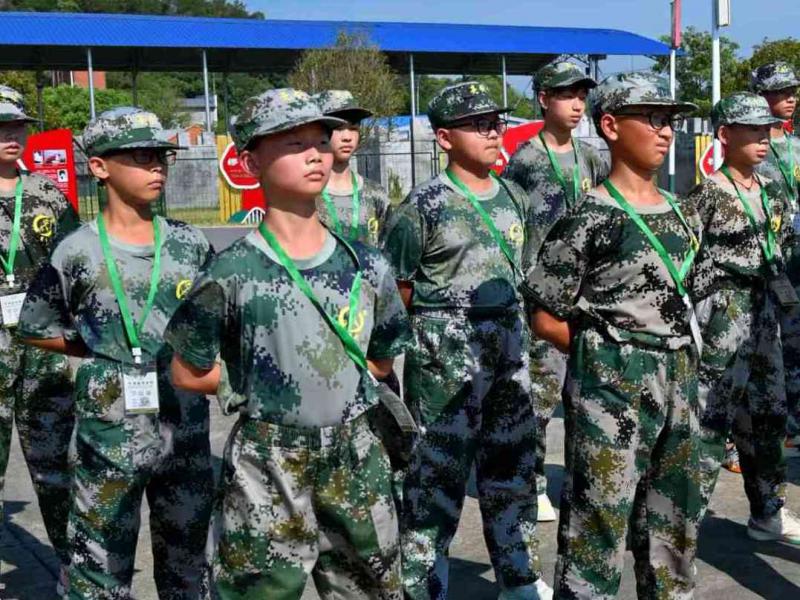 军训夏令营让少年们吃点苦头是为了较好的明天