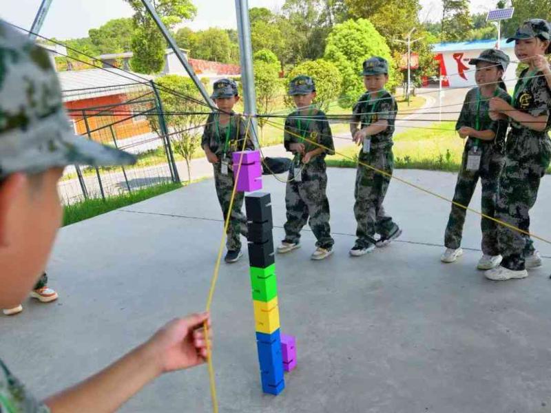 参加军事夏令营时营地一般不让带什么？